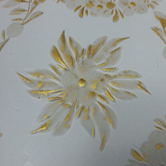 Vintage Etched Glass Platter Gold Wreaths and Bows 8.25" diameter 1.5" tall - Picture 6 of 8